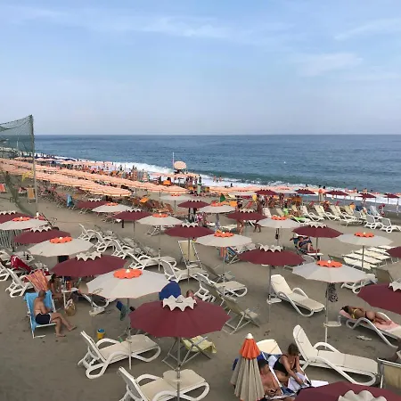 Casa Anne Vicino Al Centro, Al Mare, Stazione * 萨沃纳