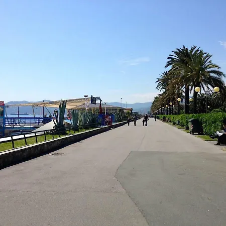 公寓 Casa Anne Vicino Al Centro, Al Mare, Stazione 萨沃纳